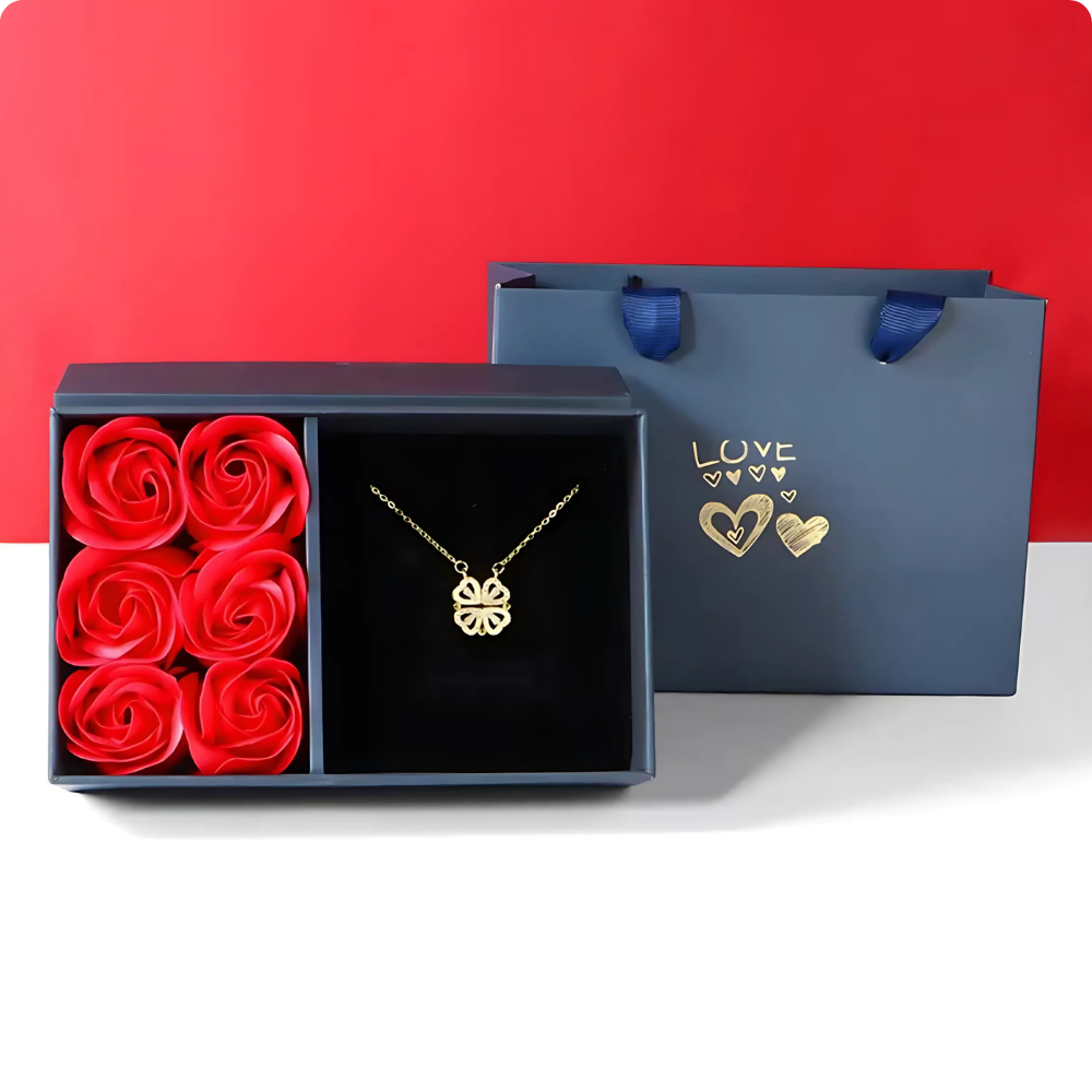Love Rose com Colar Trevo de Quatro Folhas
